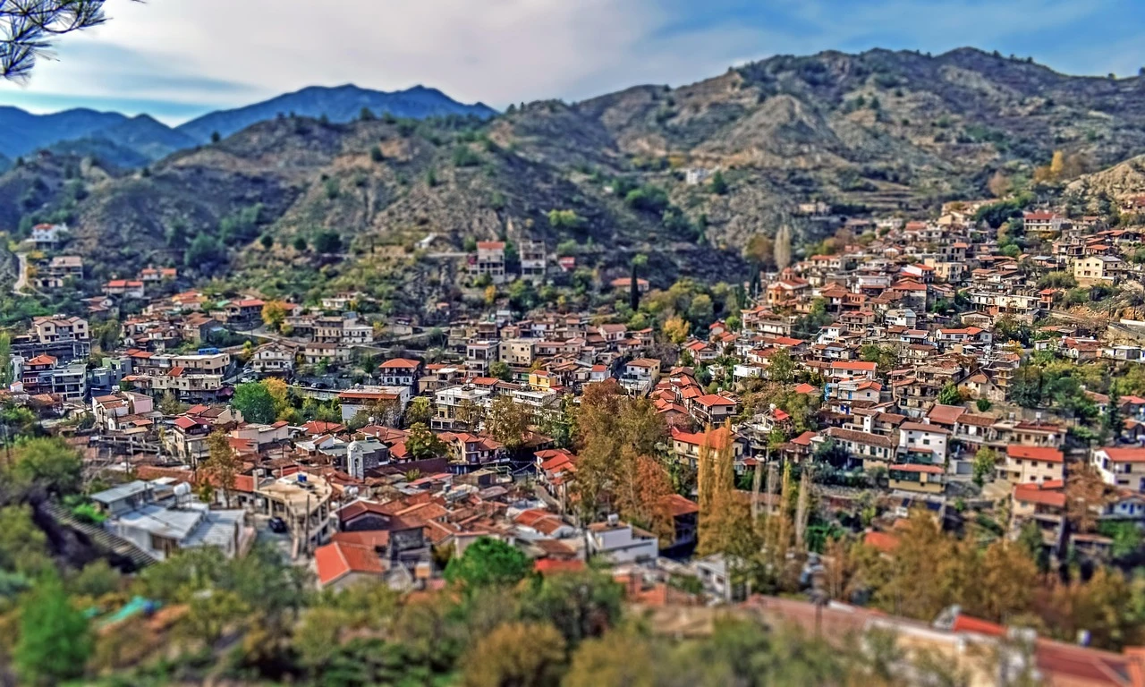 Vue aérienne du projet de construction d'une maison à toit plat sur 2 niveaux