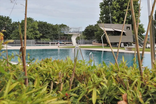 requalification-facades-existante-projet-extension-bois-avec-piscine-architecte-la-rochelle-haut-de-gamme