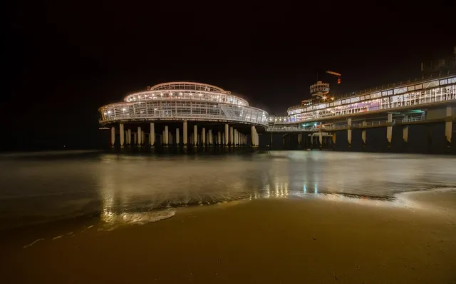 architecture-batiment-tertiaire-hotel-et-restaurant-nuit